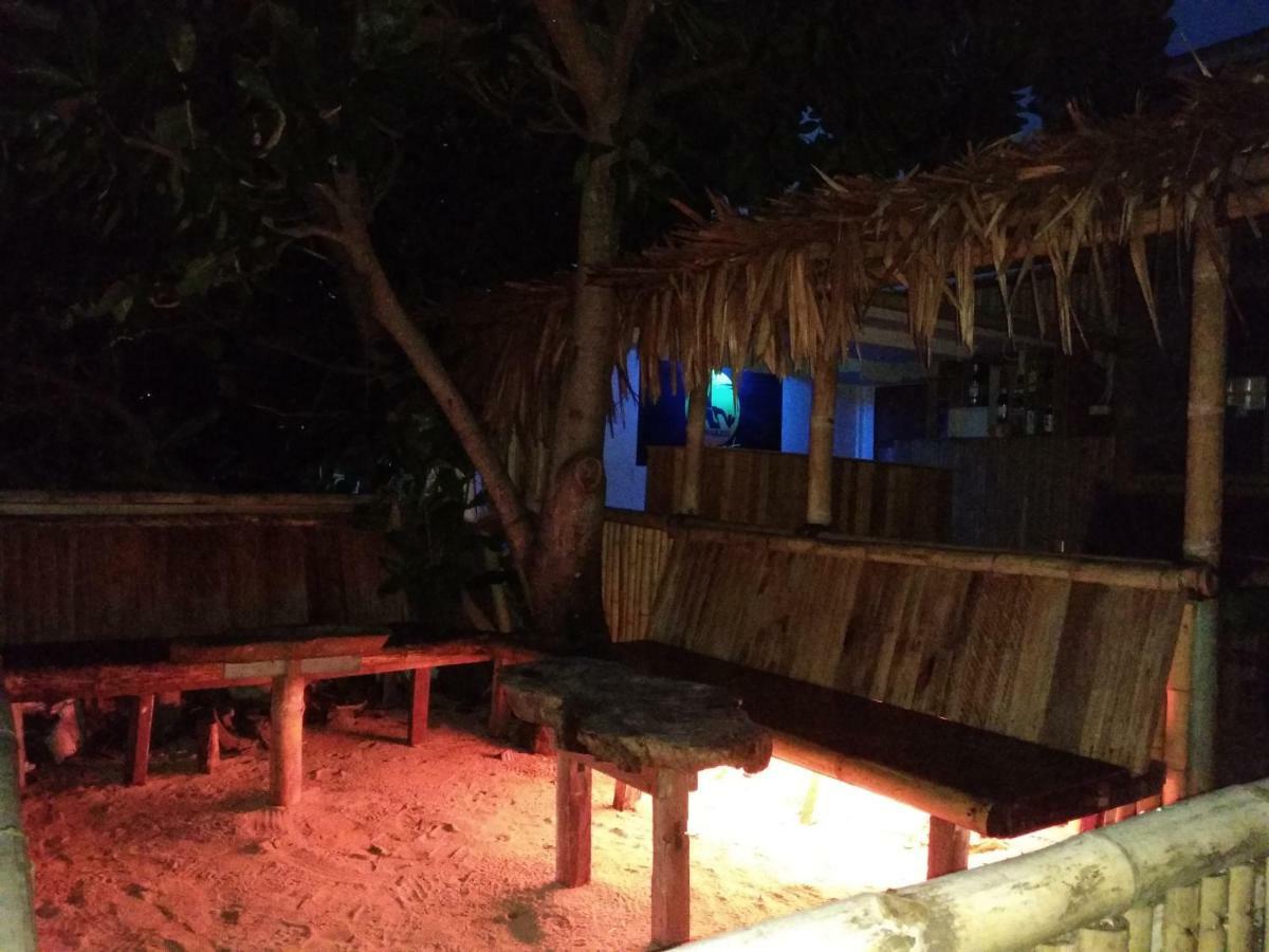 Sunset Guest House & Bar Bunaken Exterior foto